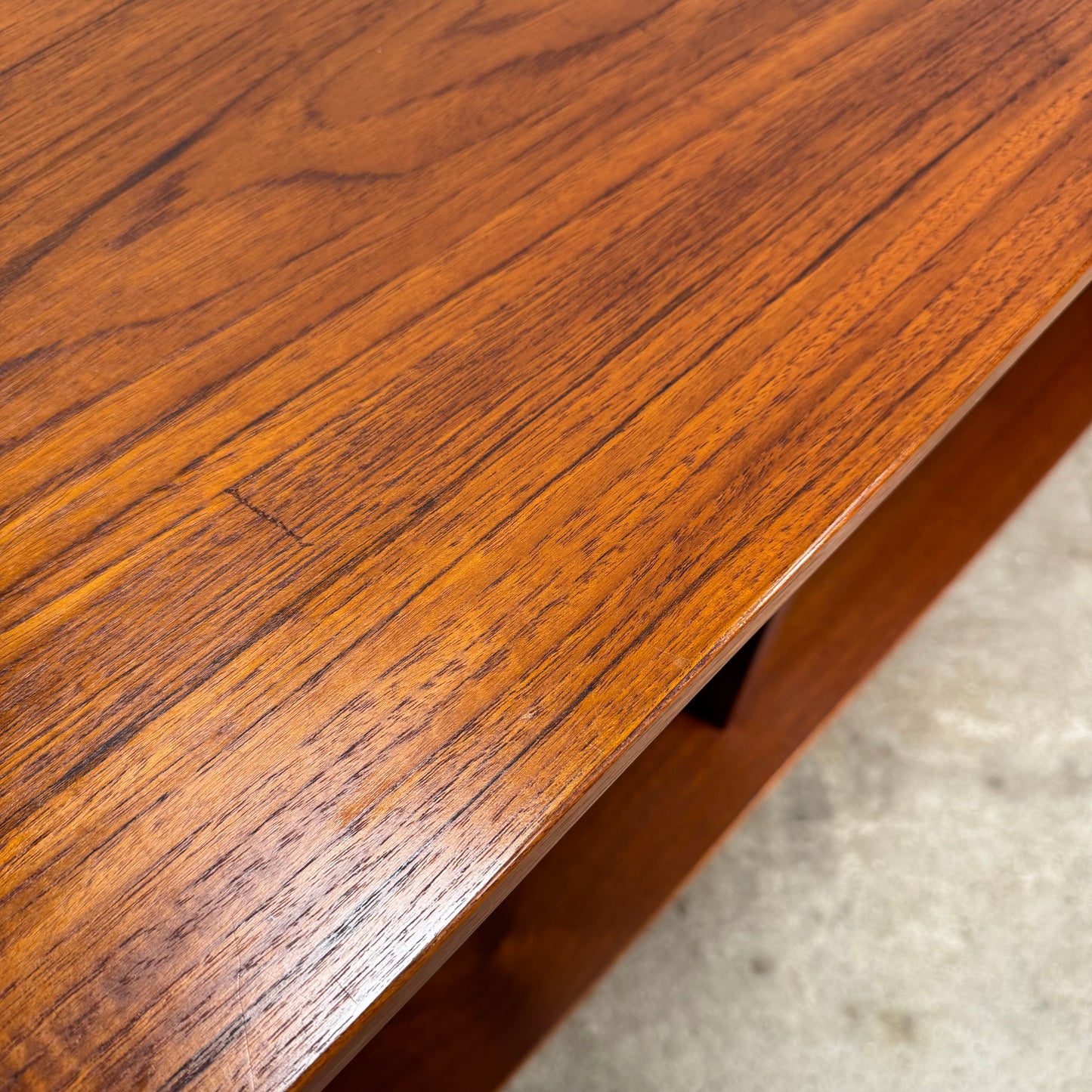 Bokhylla i serien Öresund av Børge Mogensen för Karl Andersson & Söner