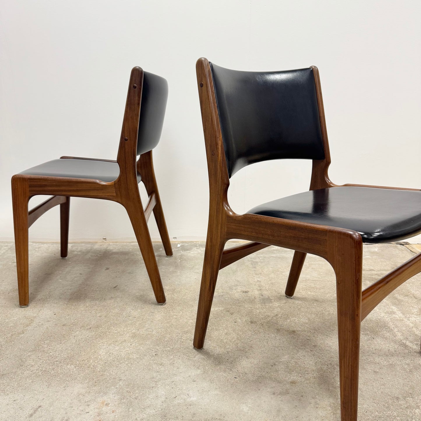 Set med 6st matstolar, modell 89 av Eric Buch