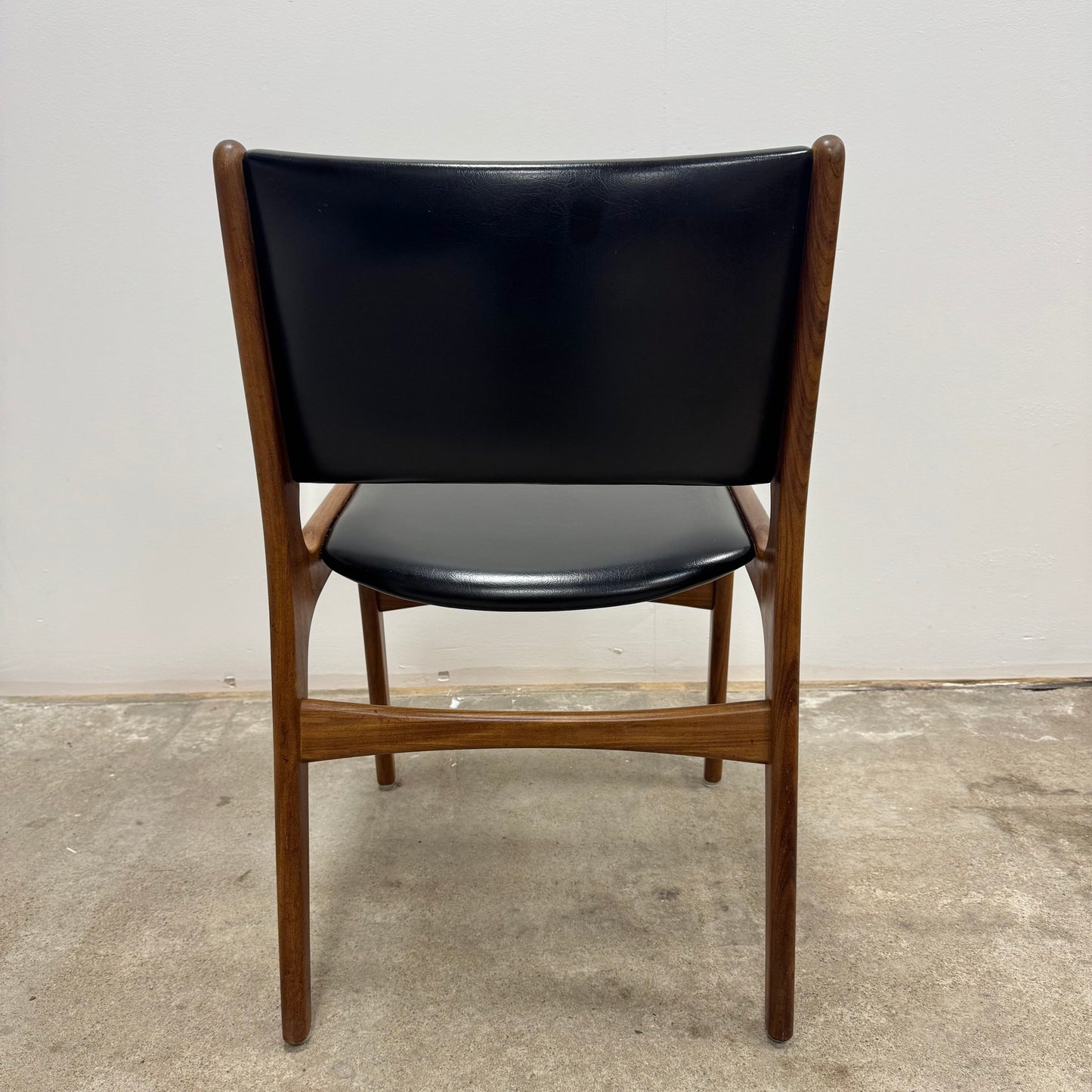 Set med 6st matstolar, modell 89 av Eric Buch