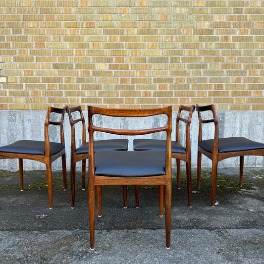 Set med 5st stolar av Johannes Andersen