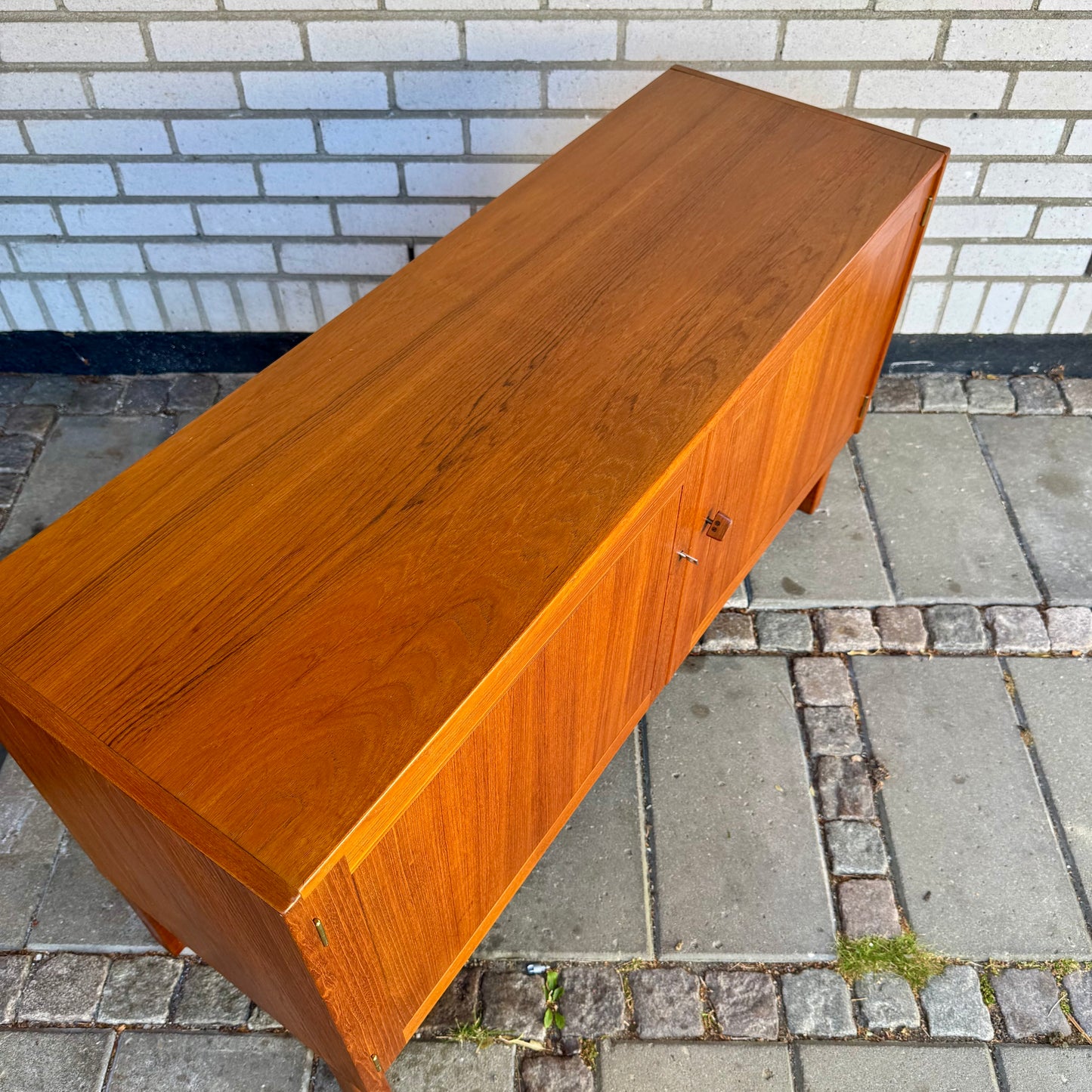 Sideboard ”Domi Monté” av Nils Jonsson för Troeds