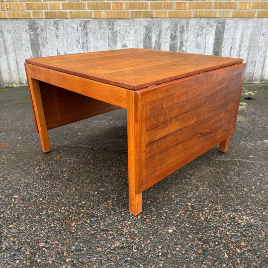 Modell 5362 av Børge Mogensen för Frederica Stolefabrik