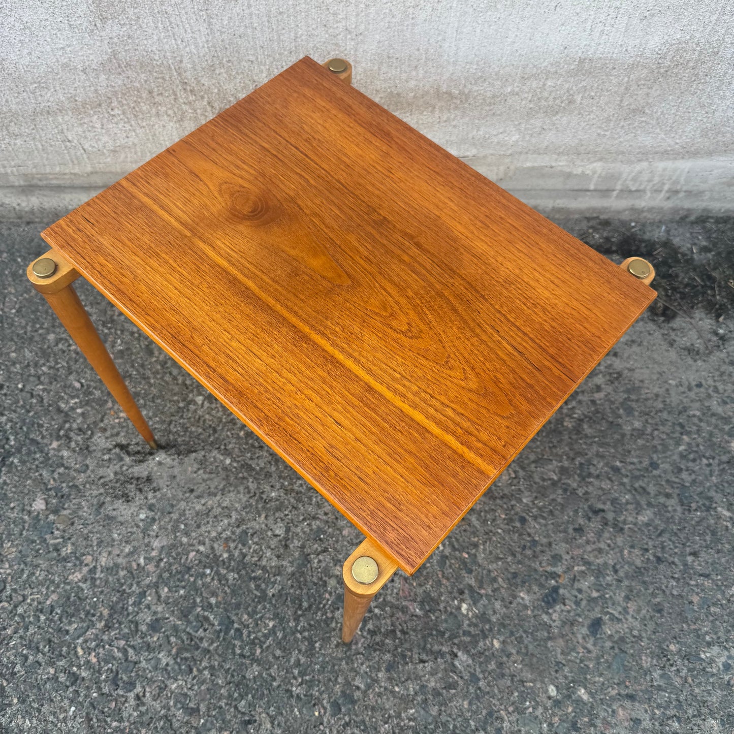 Nätt sidobord från AB S. Ljungqvist