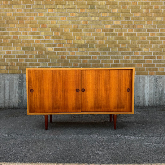 Nätt sideboard i serien ”öresund” av Børge Mogensen för Karl Andersson & Söner