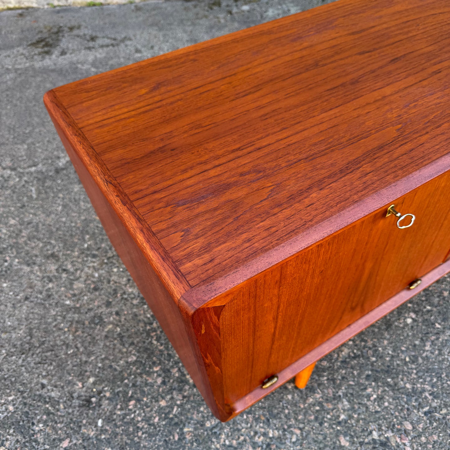Sällsynt sideboard av E.W. Bach för Sejling Skabe
