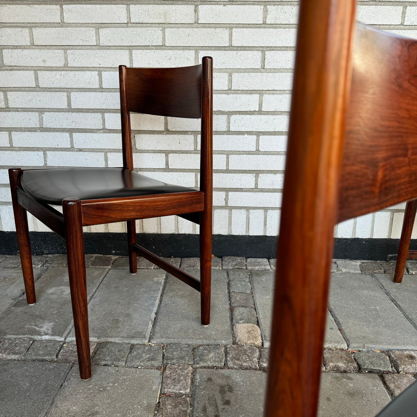 Set of 4 dining chairs in rosewood by Arne Vodder