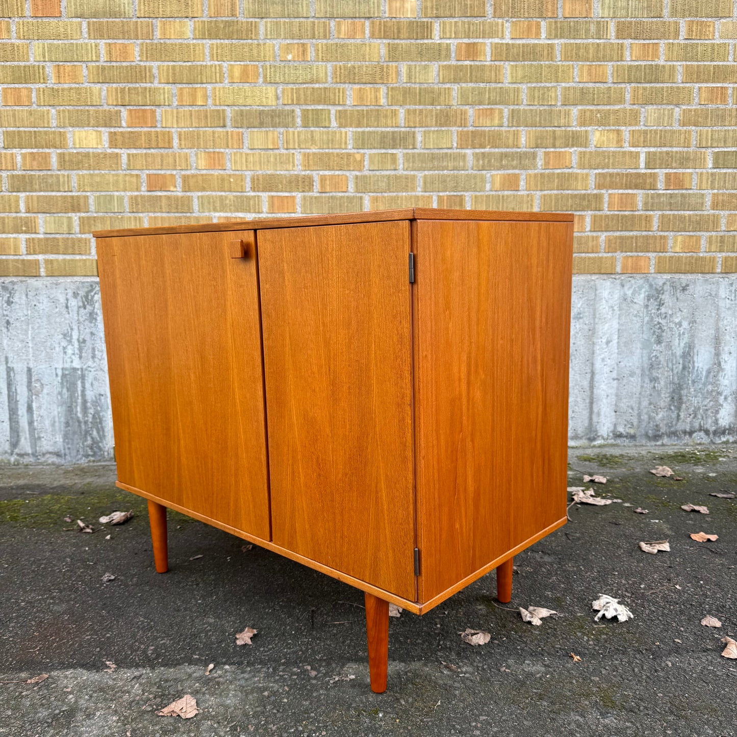 Sideboard i serien ”Contenta” av Erik Berglund & Sten Engdal