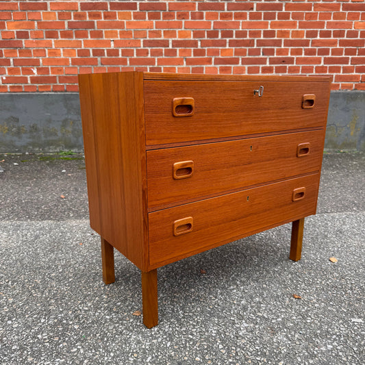 Teakbyrå med nyckel