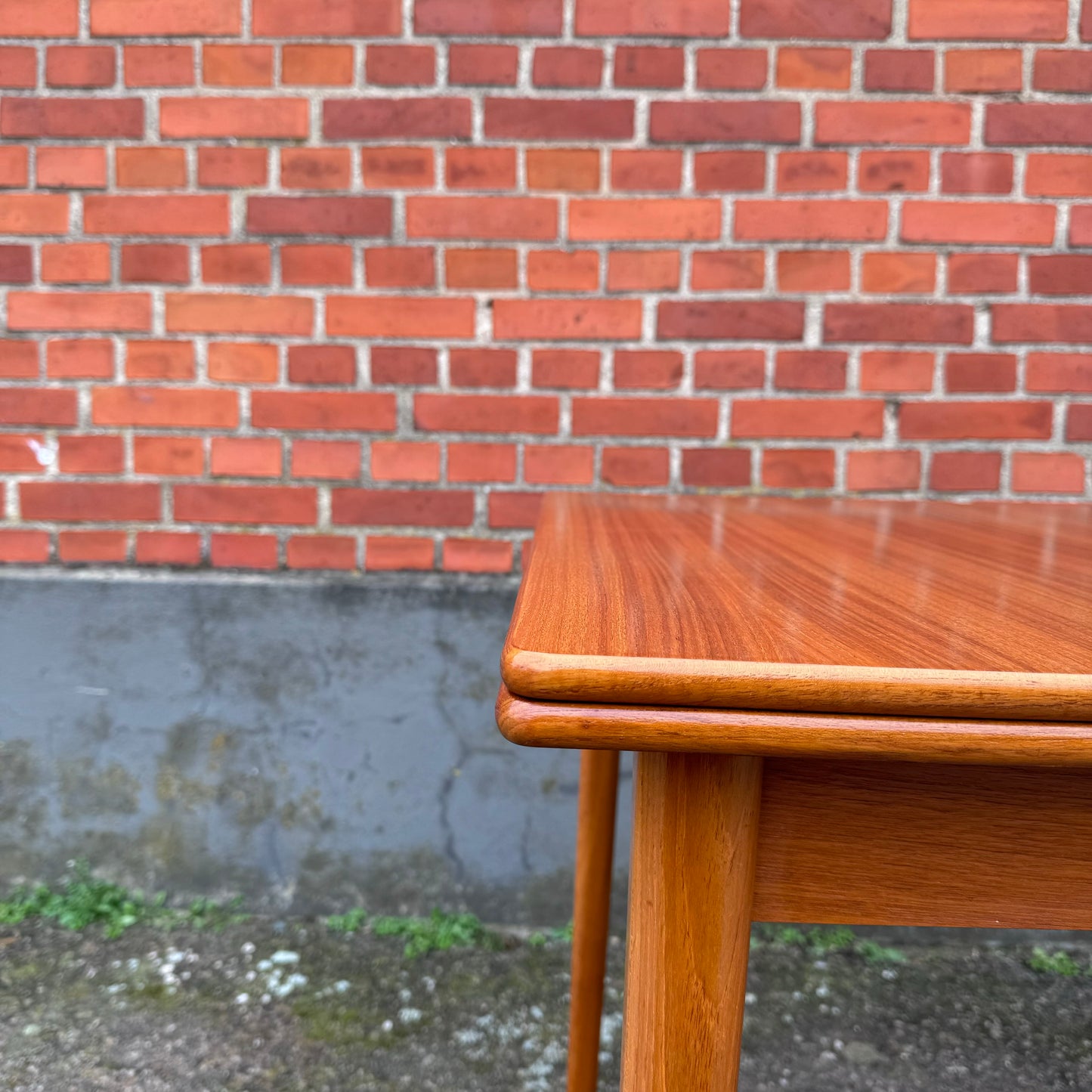 Dining table with dutch extensions