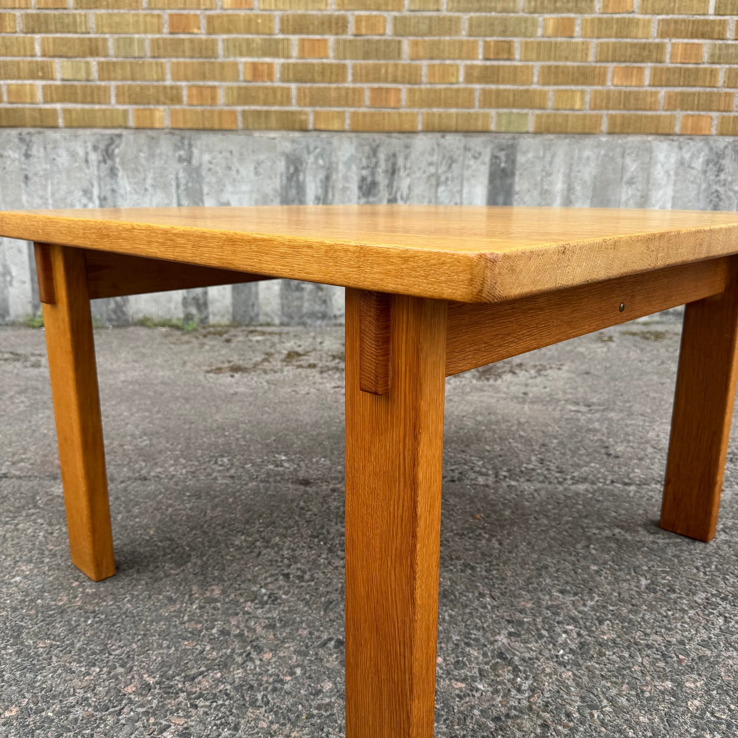 Massivt bord i ek från Ak møbler Odense