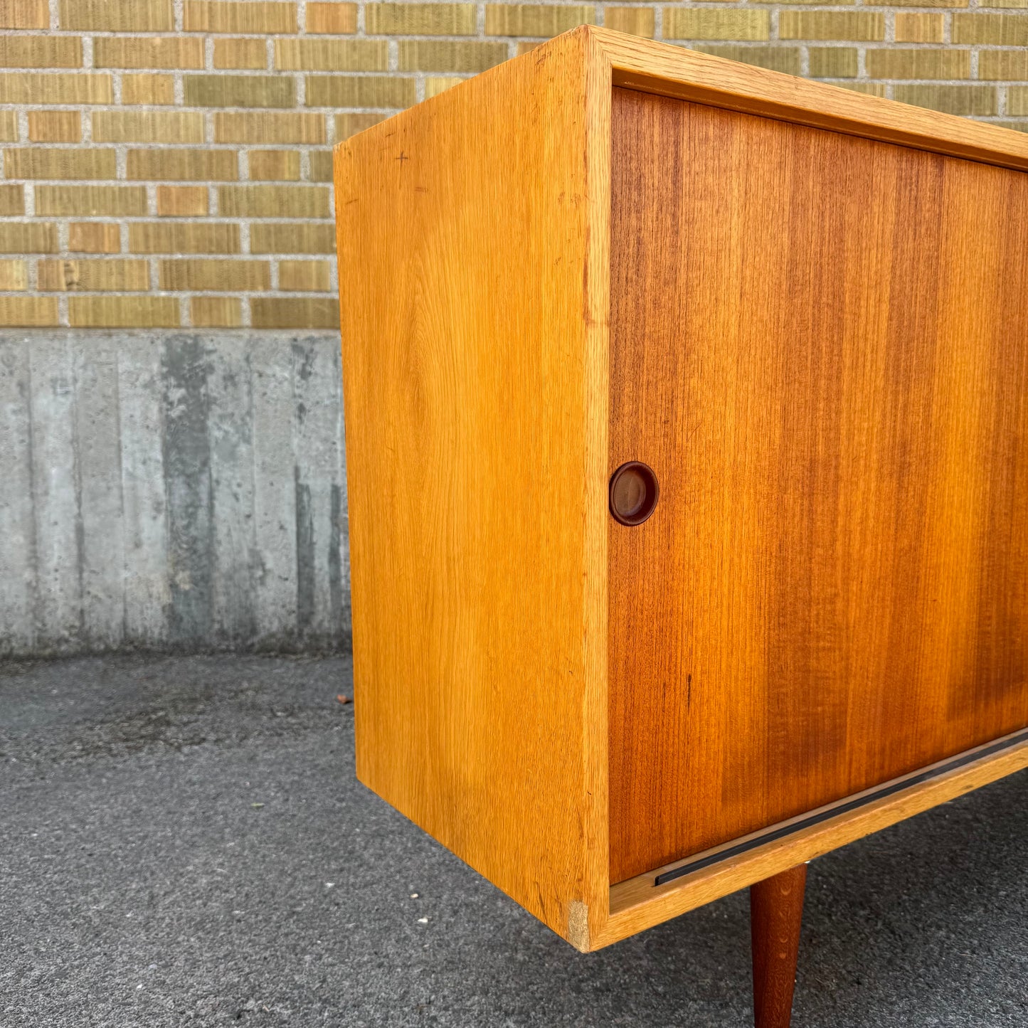 Nätt sideboard i serien ”öresund” av Børge Mogensen för Karl Andersson & Söner