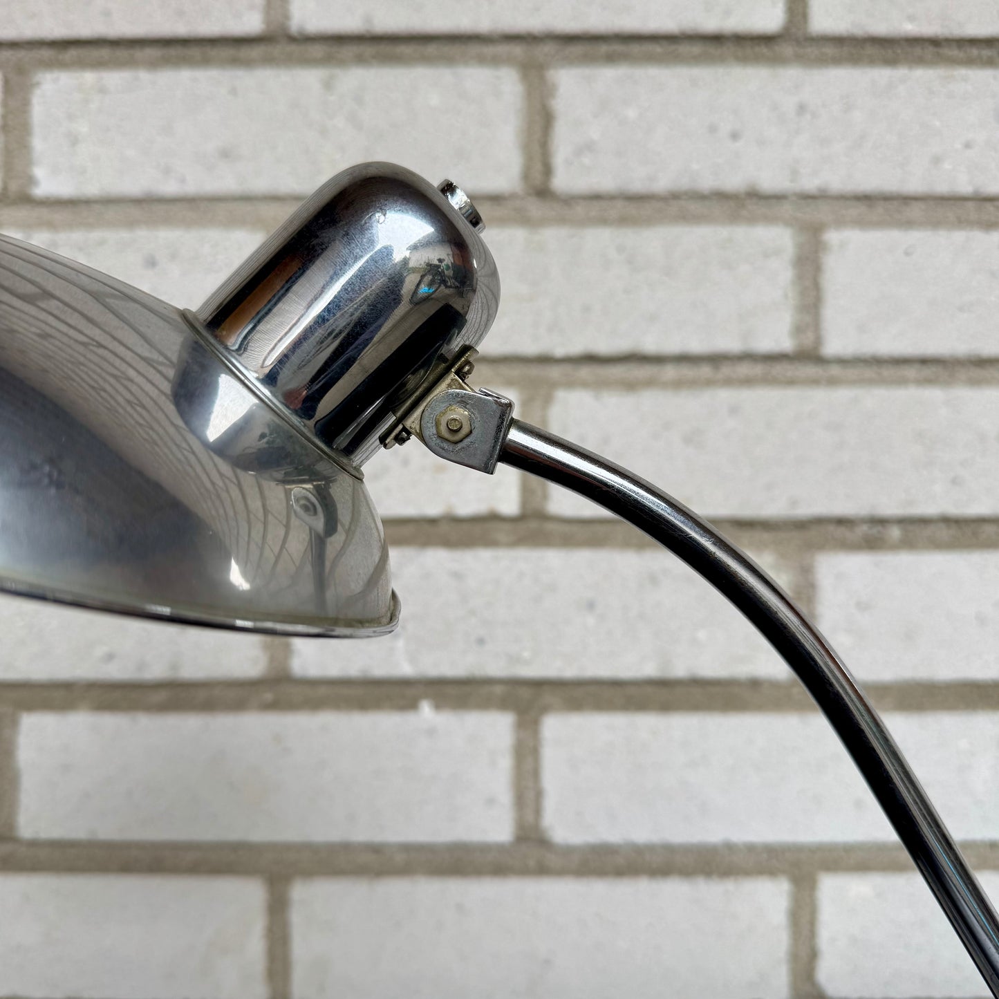 Bordslampa tillskriven Giovanni Michelucci