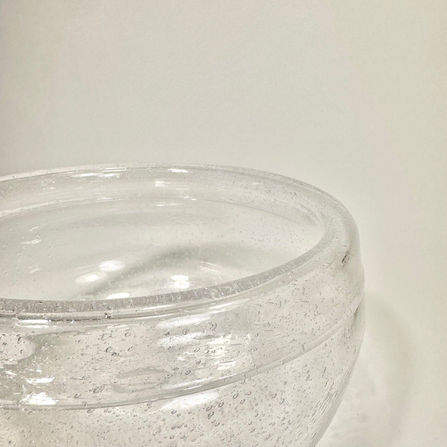 Skål av Erik Höglund för Boda glasbruk