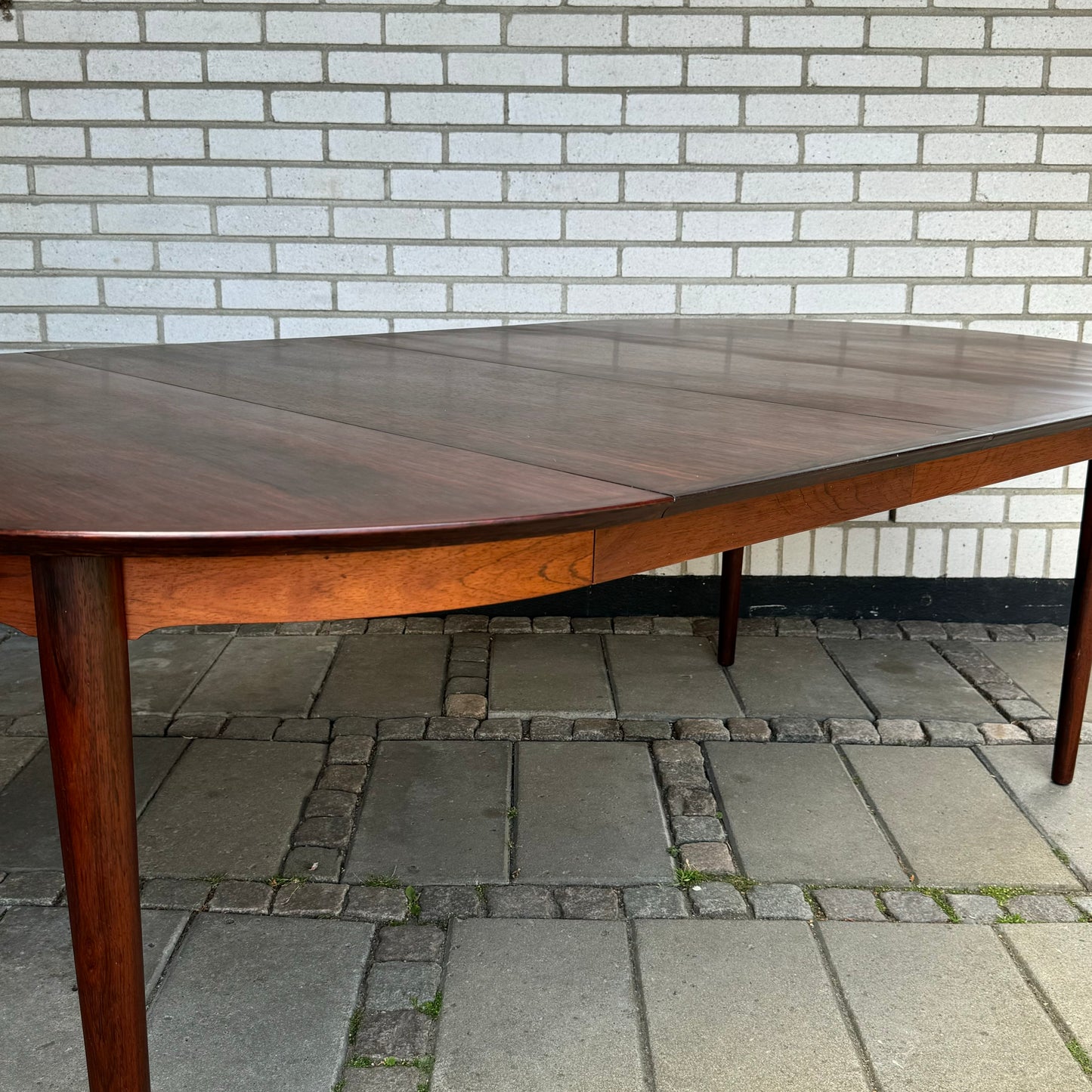 Dining table in Roosewood by Arne Vodder