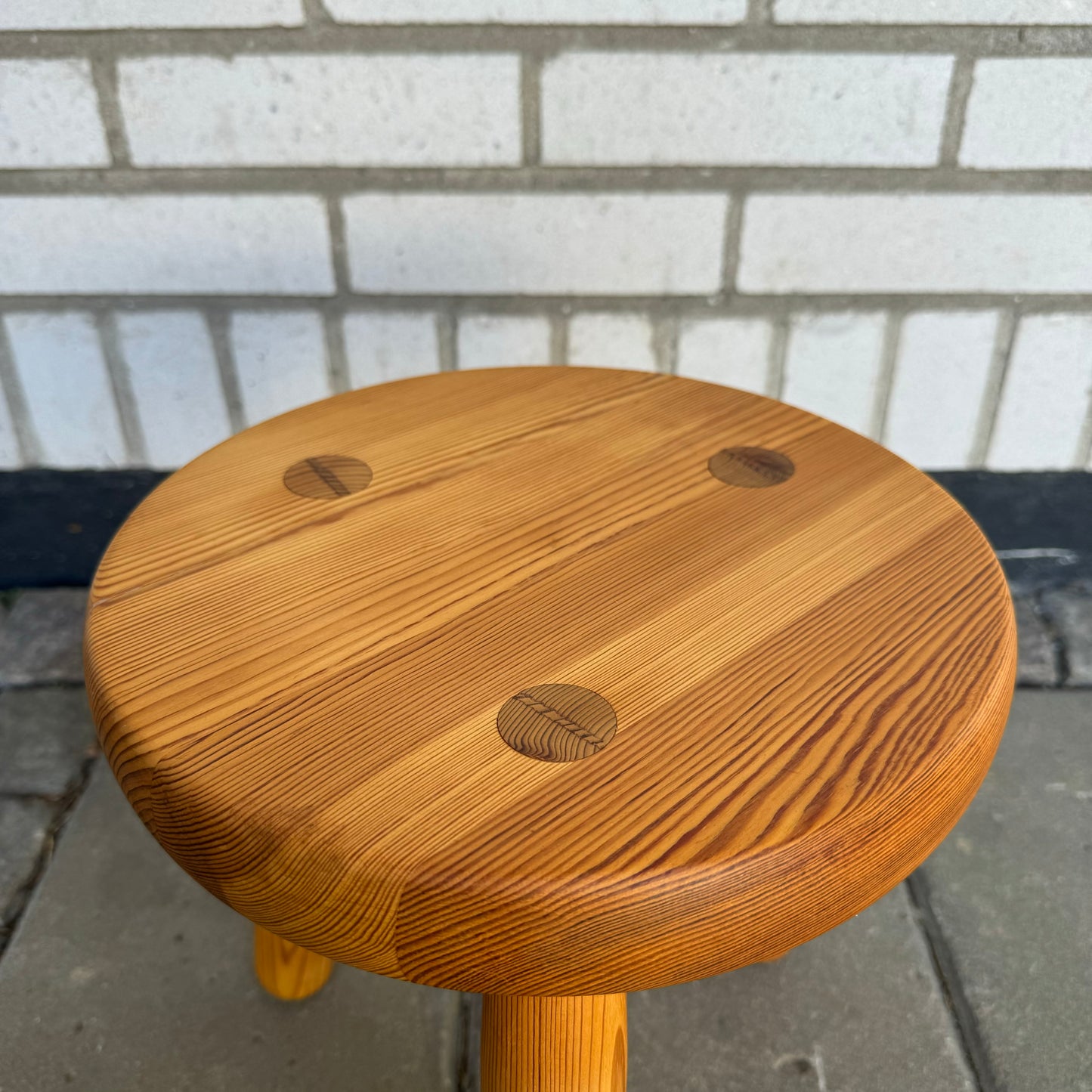 Stool in pine