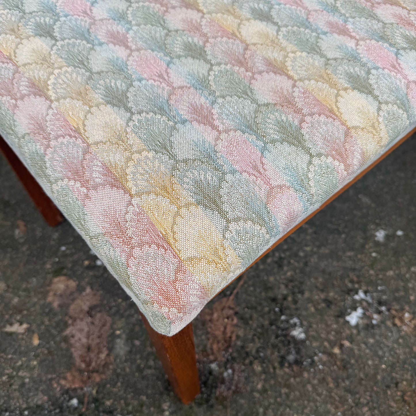 Hallmöbel i valnöt