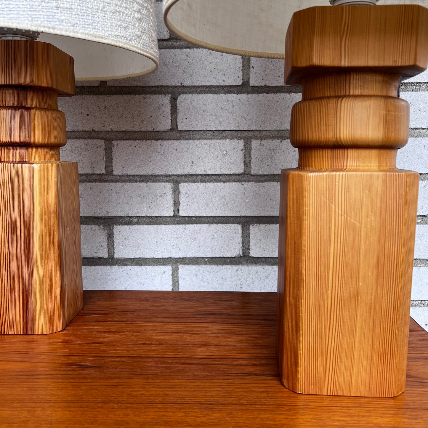 Pair of table lamps in pine