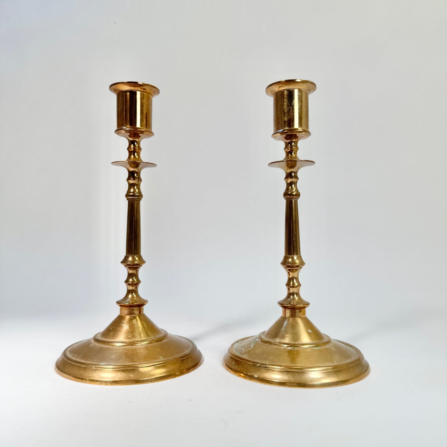 Ljusstakar i mässing från Skultuna