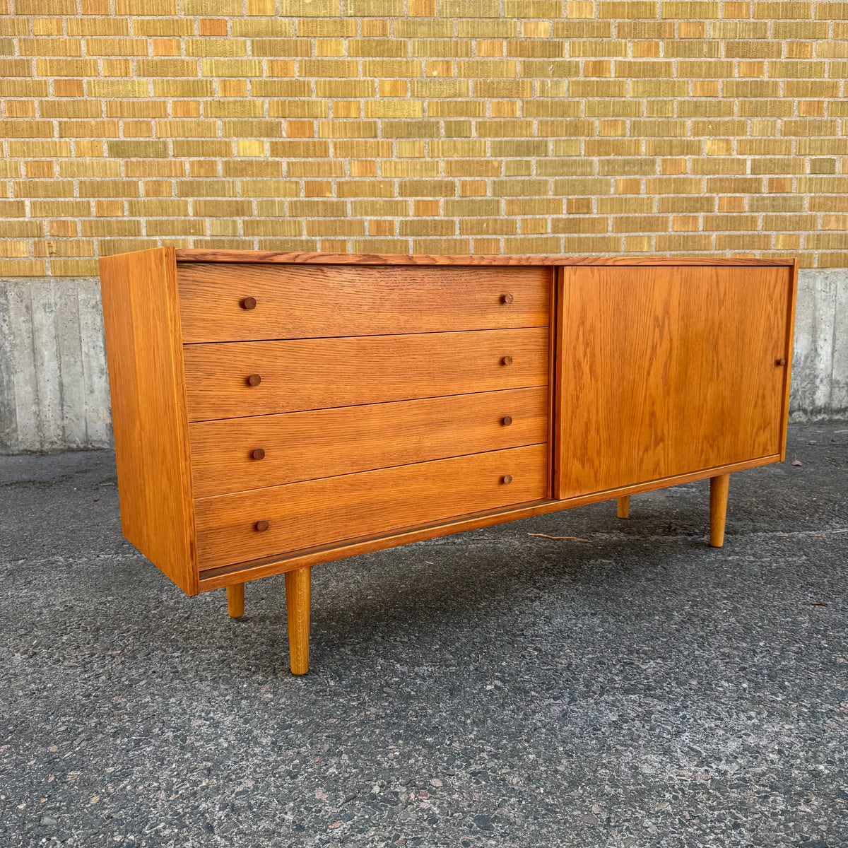 Danskt sideboard i ek