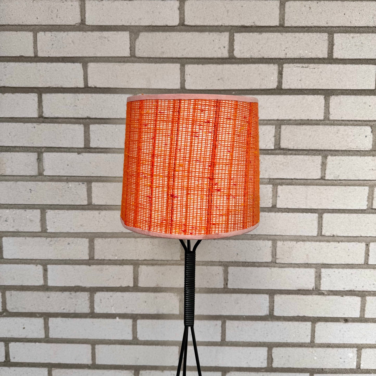 Tripod floor lamp