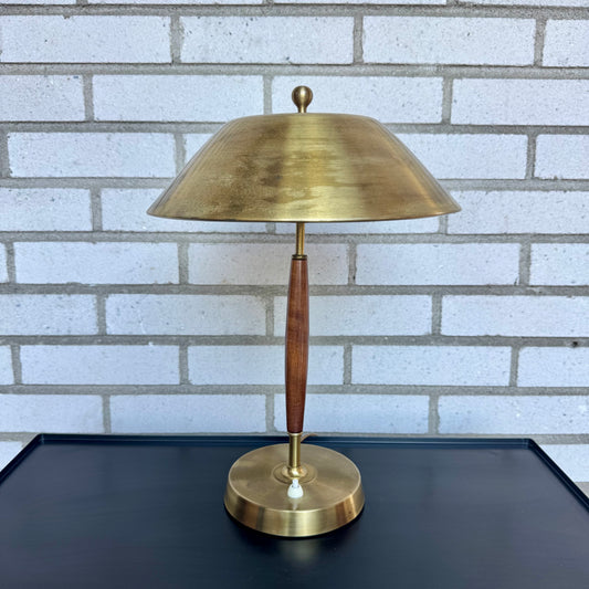 Bordslampa av Einar Bäckström