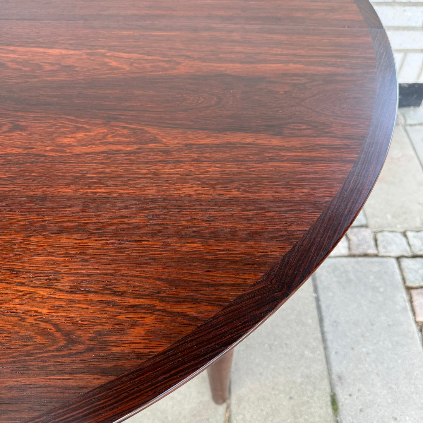 Dining table in Roosewood by Arne Vodder