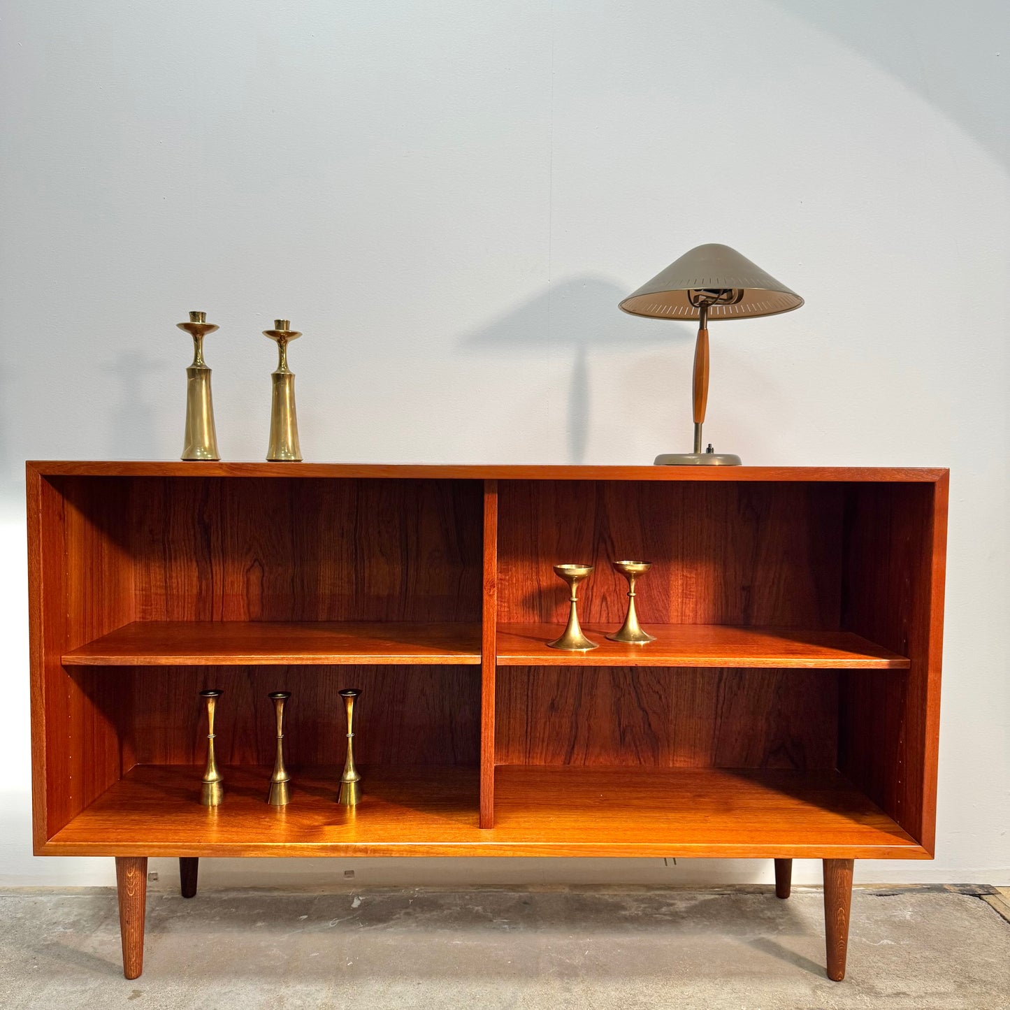 Bokhylla i serien Öresund av Børge Mogensen för Karl Andersson & Söner