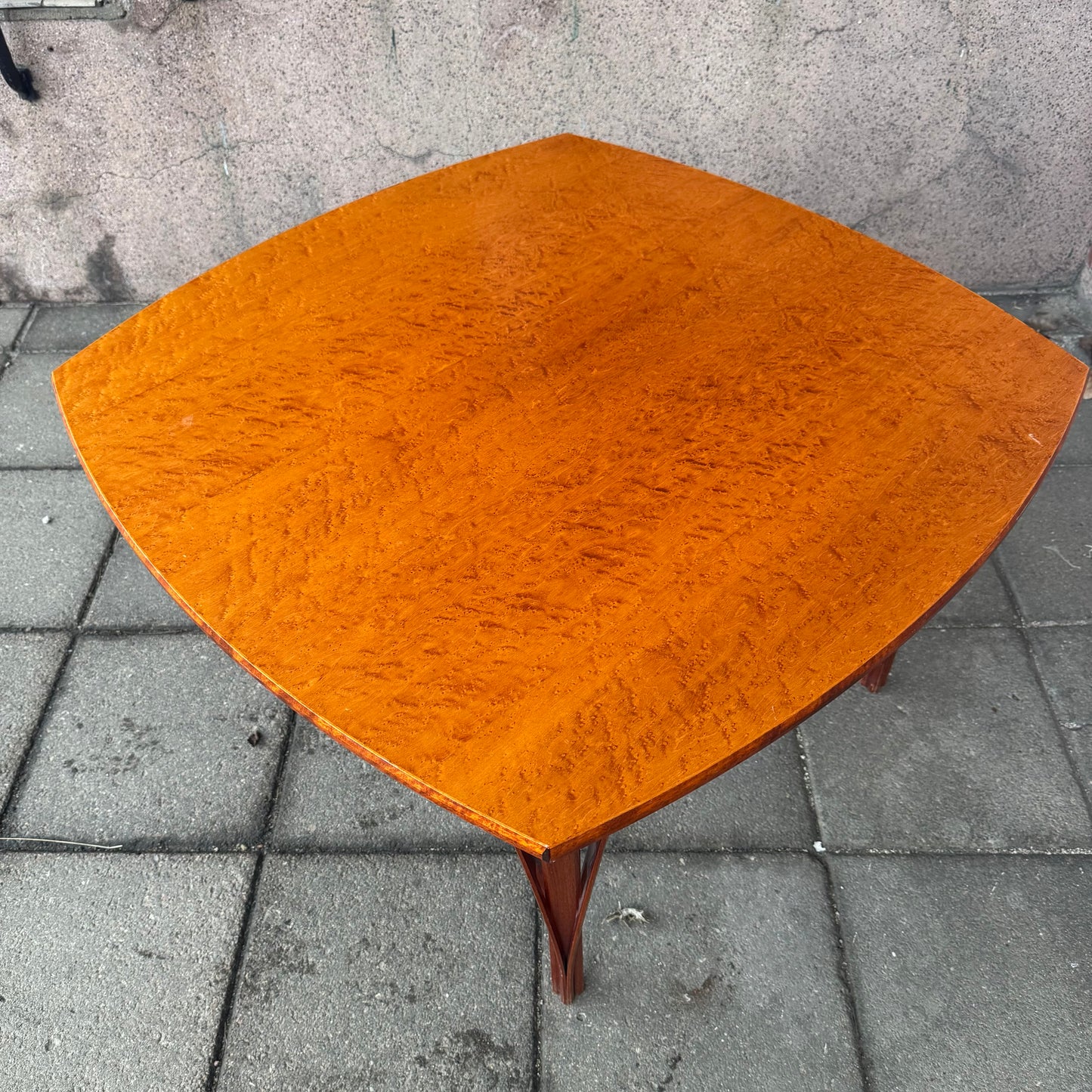 Soffbord i rotfanér av Karl Andersson & Söner