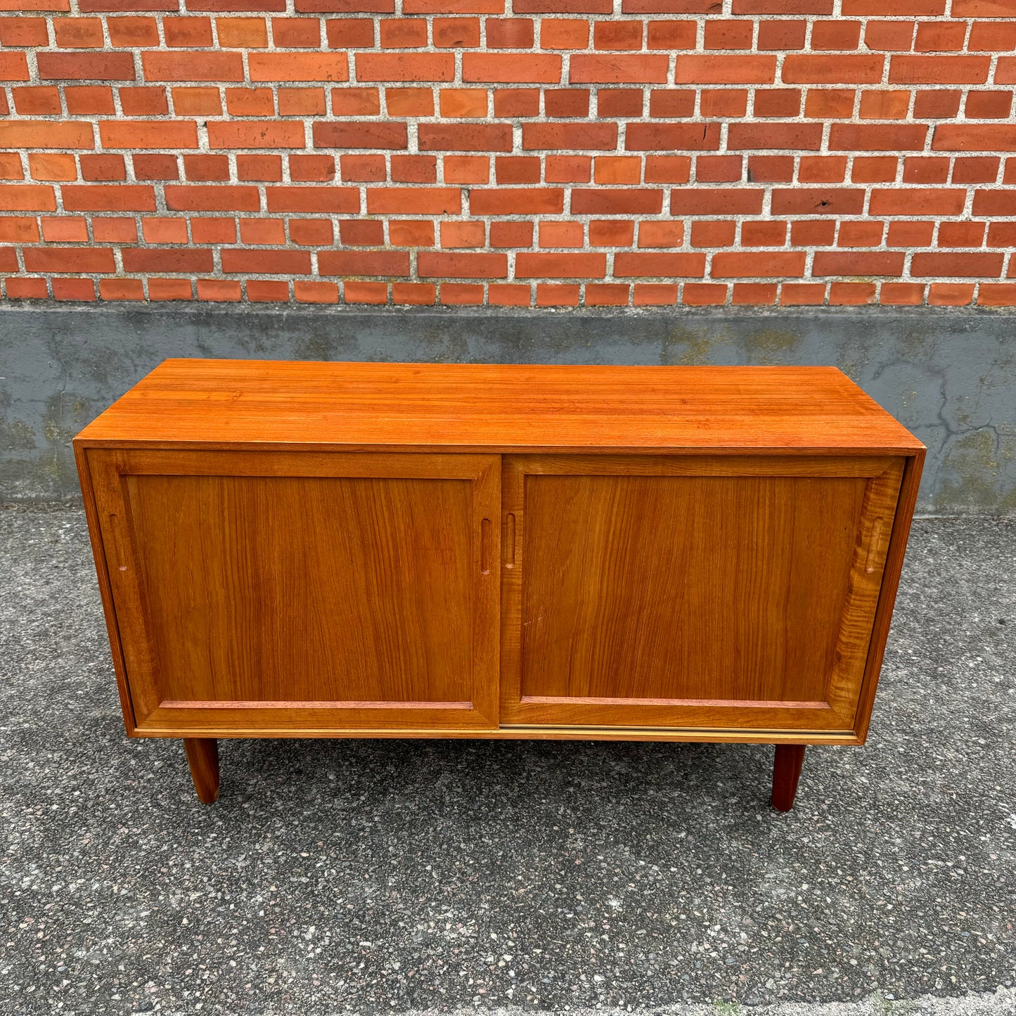 Smaller sideboard in teak