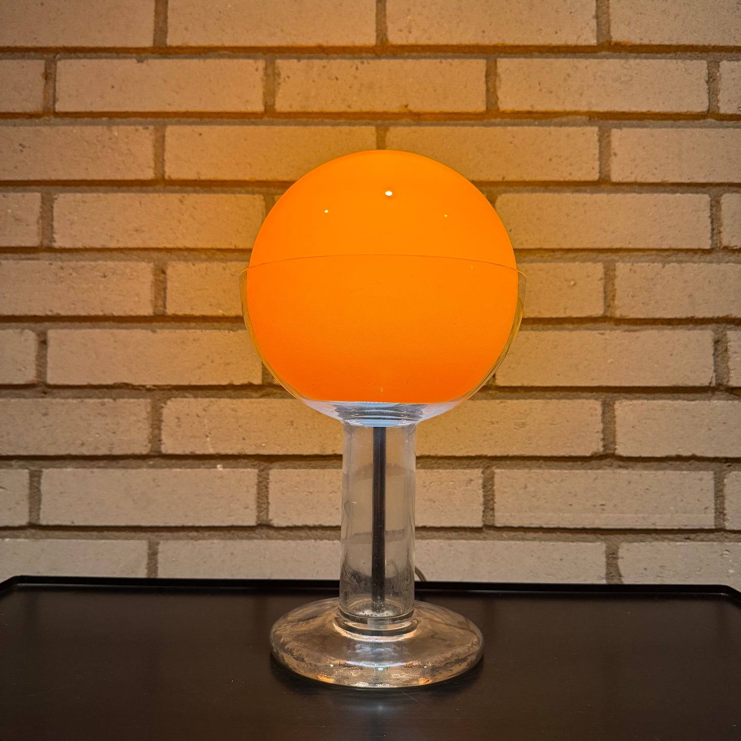 Bordslampa av Eva Englund för Pukebergs glasbruk