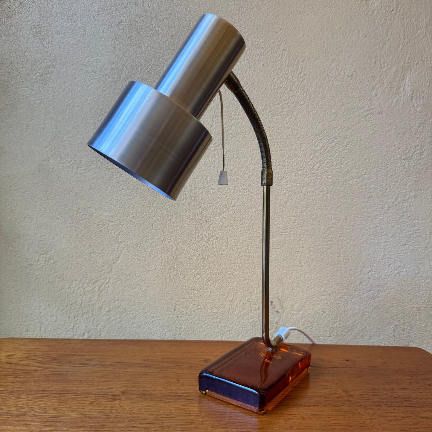 Justerbar bordslampa från NAFA