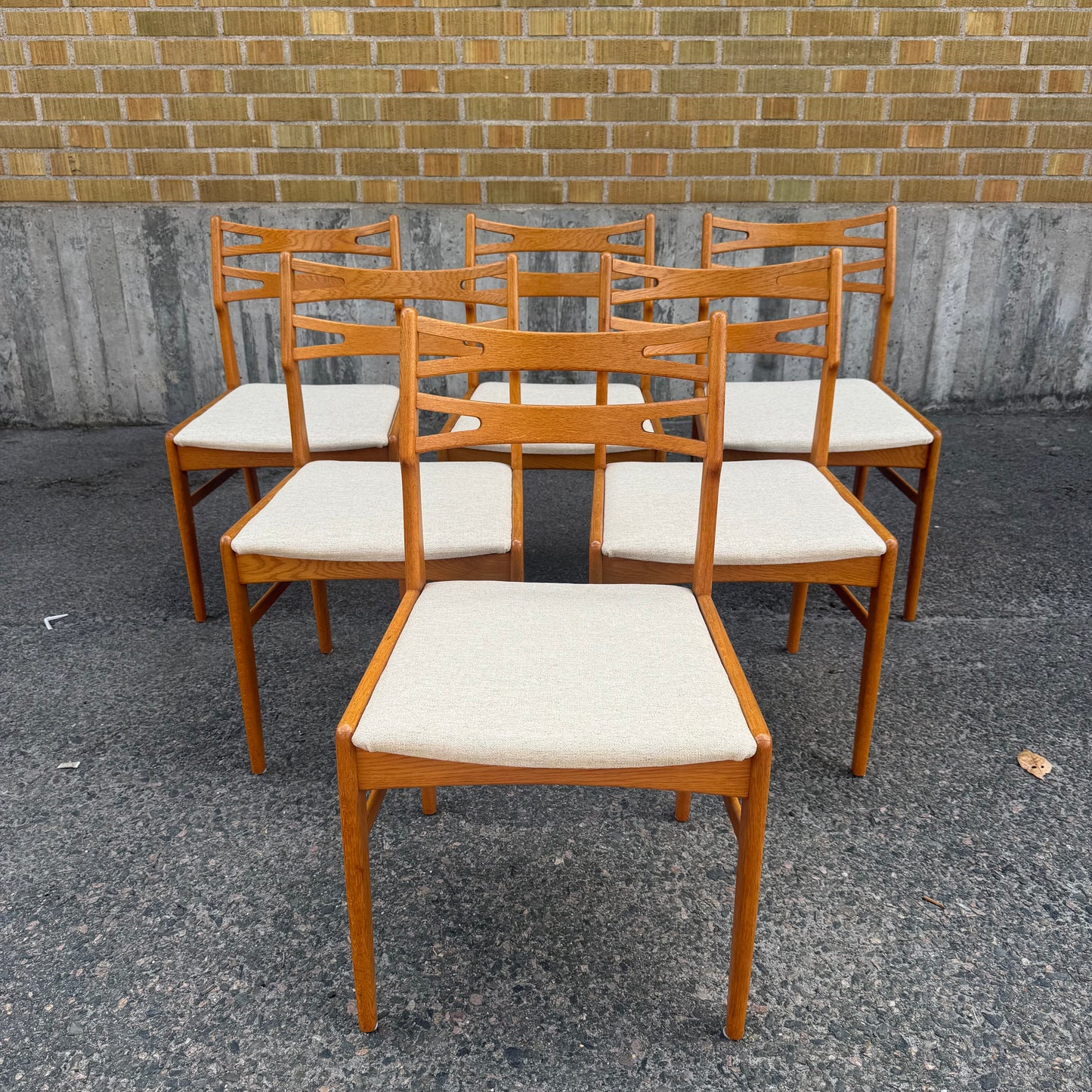 Set med 6st nytapetserade matstolar i ek