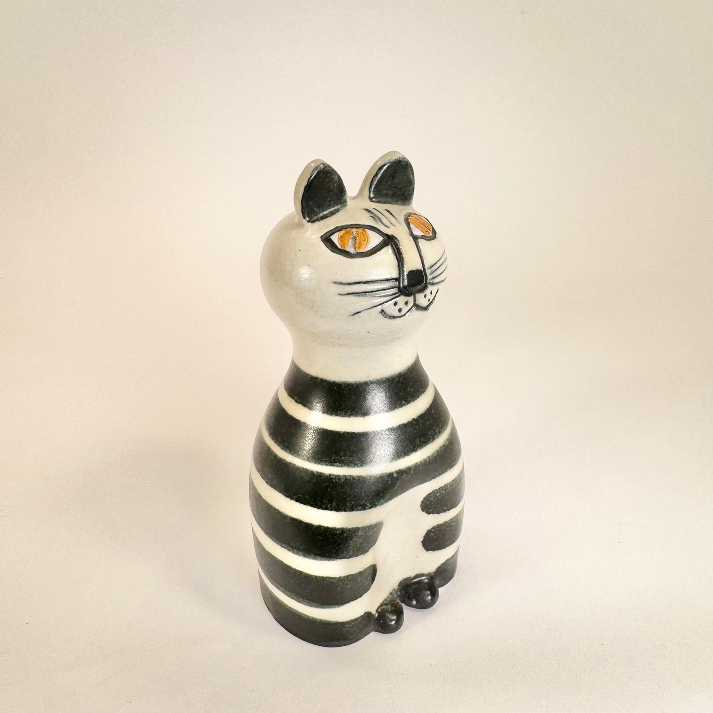 Stoneware cat ”trull” by Lisa Larson