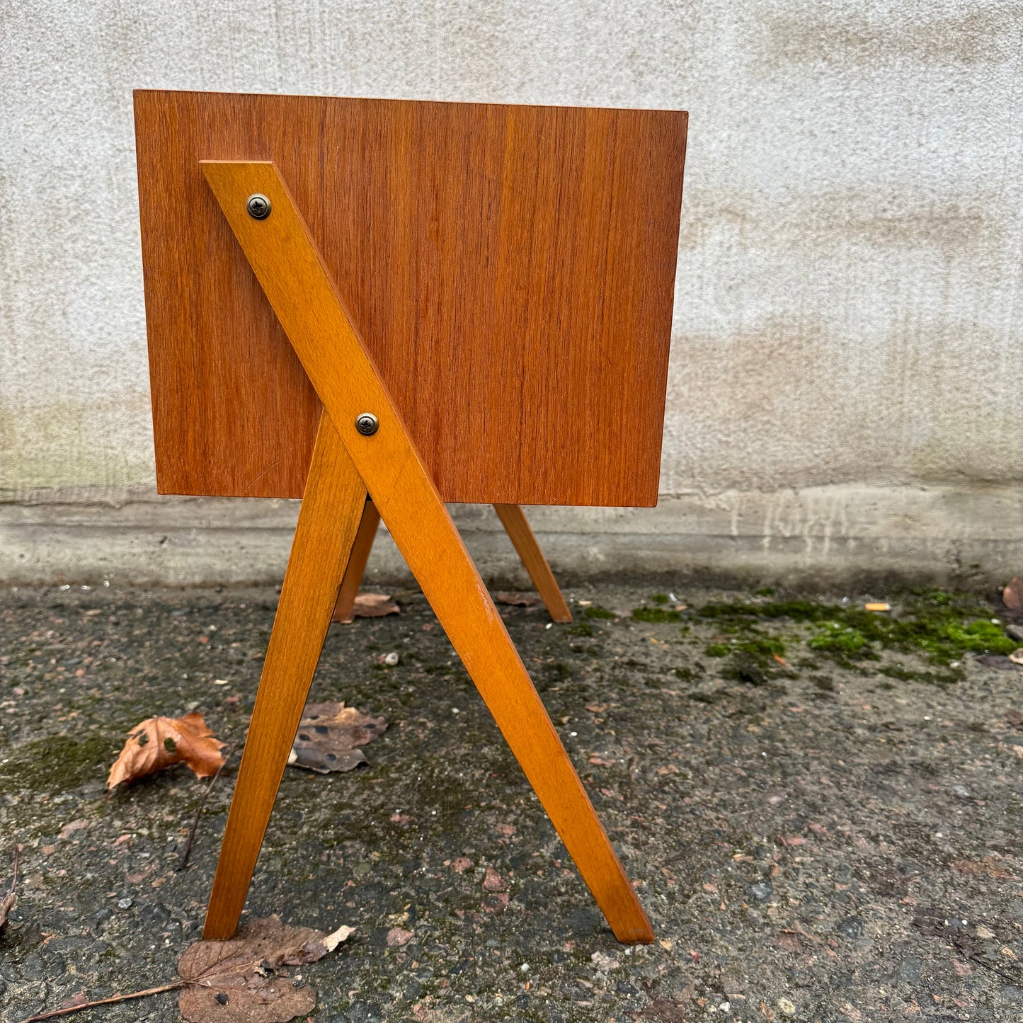 Byrå med två lådor