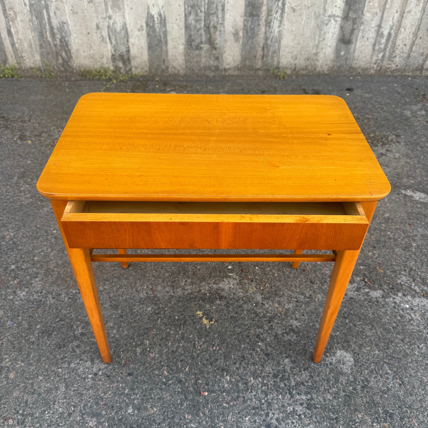 Sängbord/byrå i björk och teak