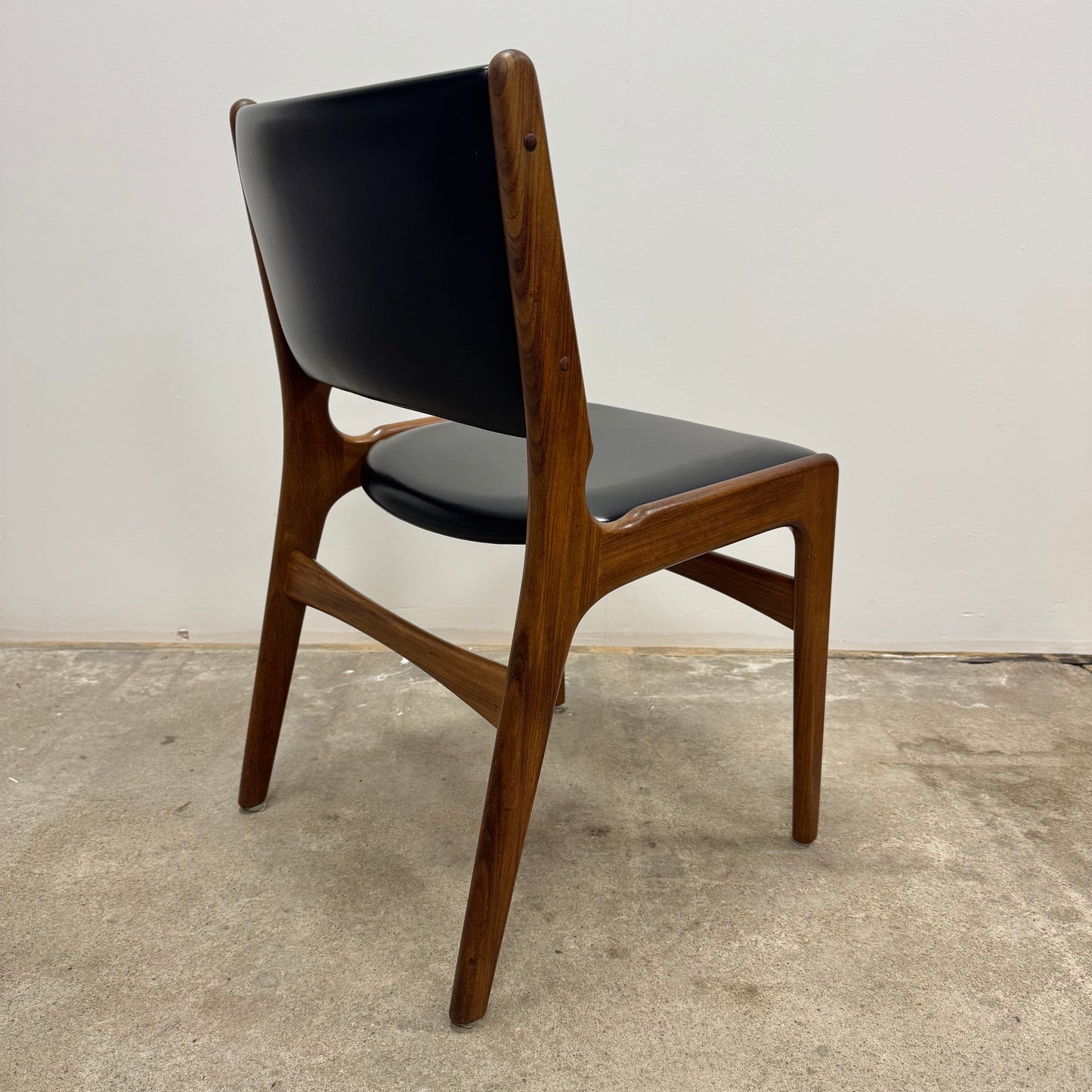 Set med 6st matstolar, modell 89 av Eric Buch