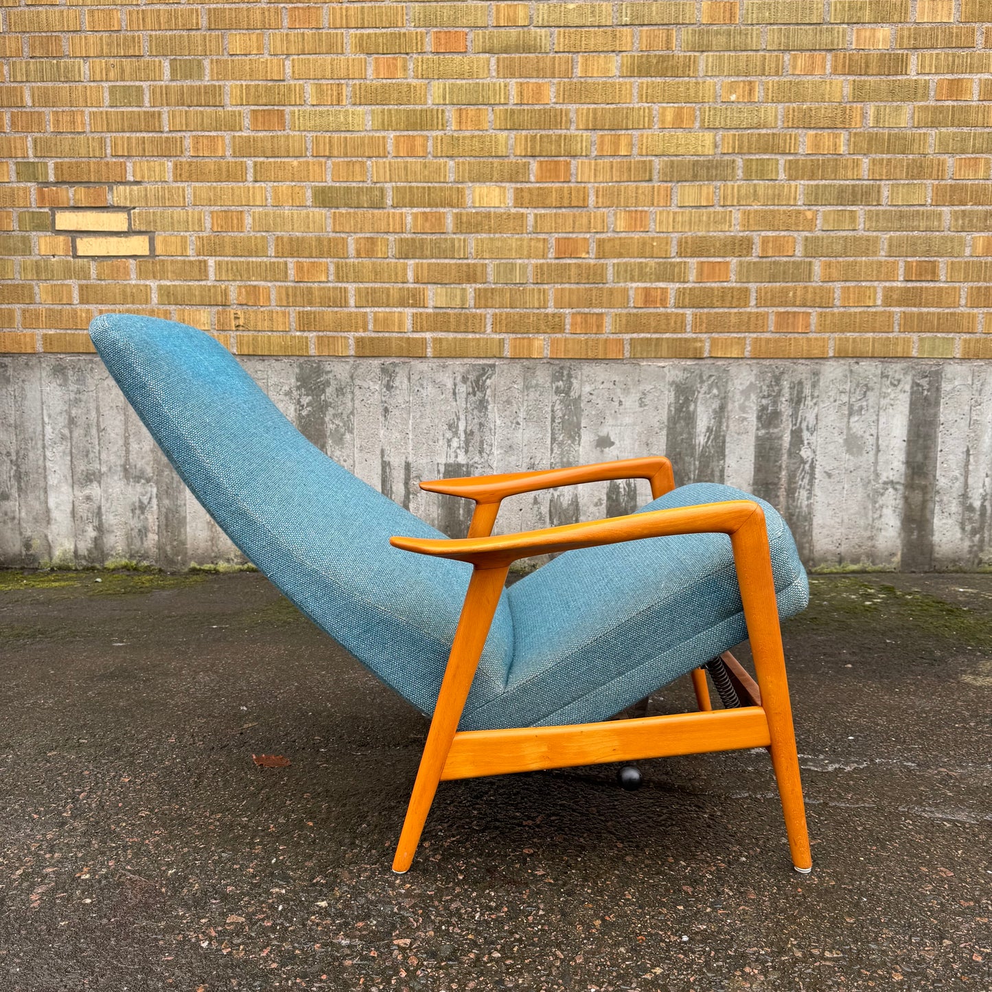 Fåtöljen ”Contour” av Alf Svensson & Folke Olsson för DUX