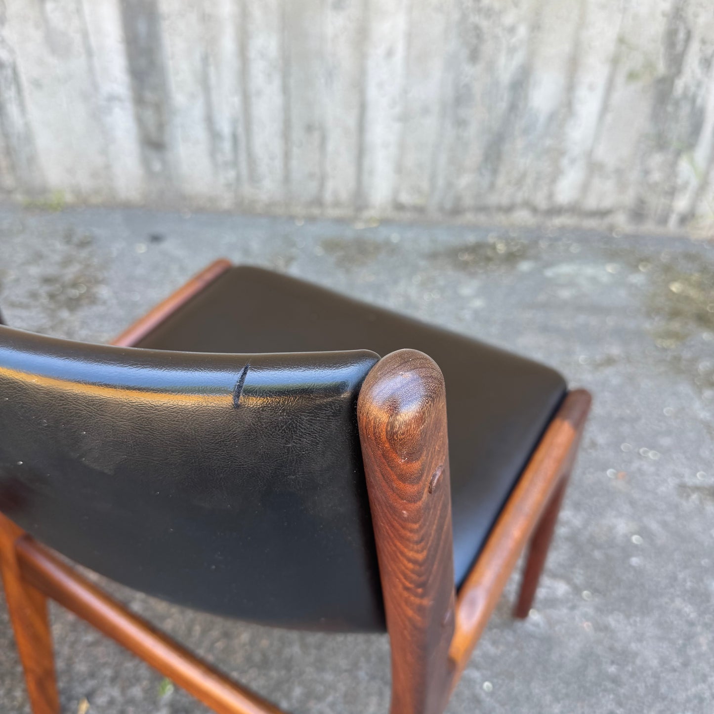 Set med 4st stolar ”Modell 89” av Erik Buch