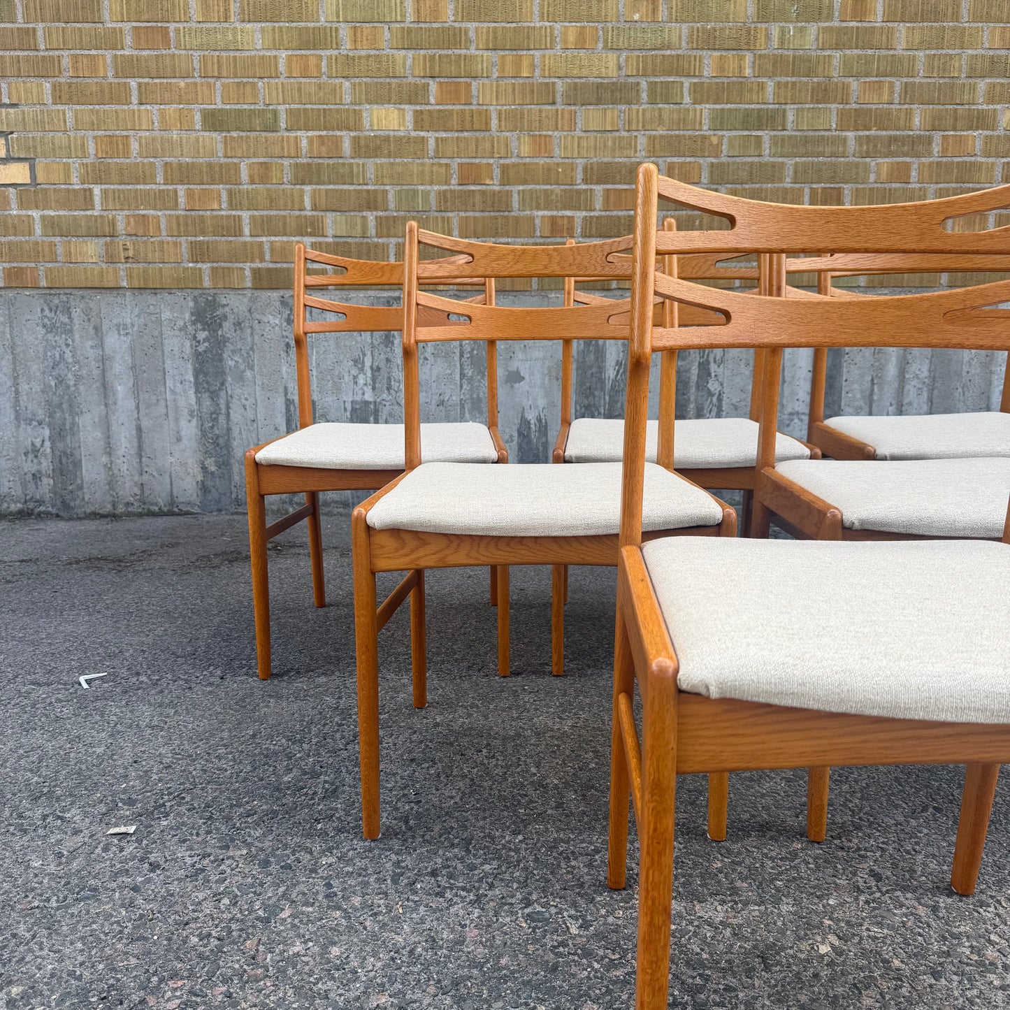 Set med 6st nytapetserade matstolar i ek