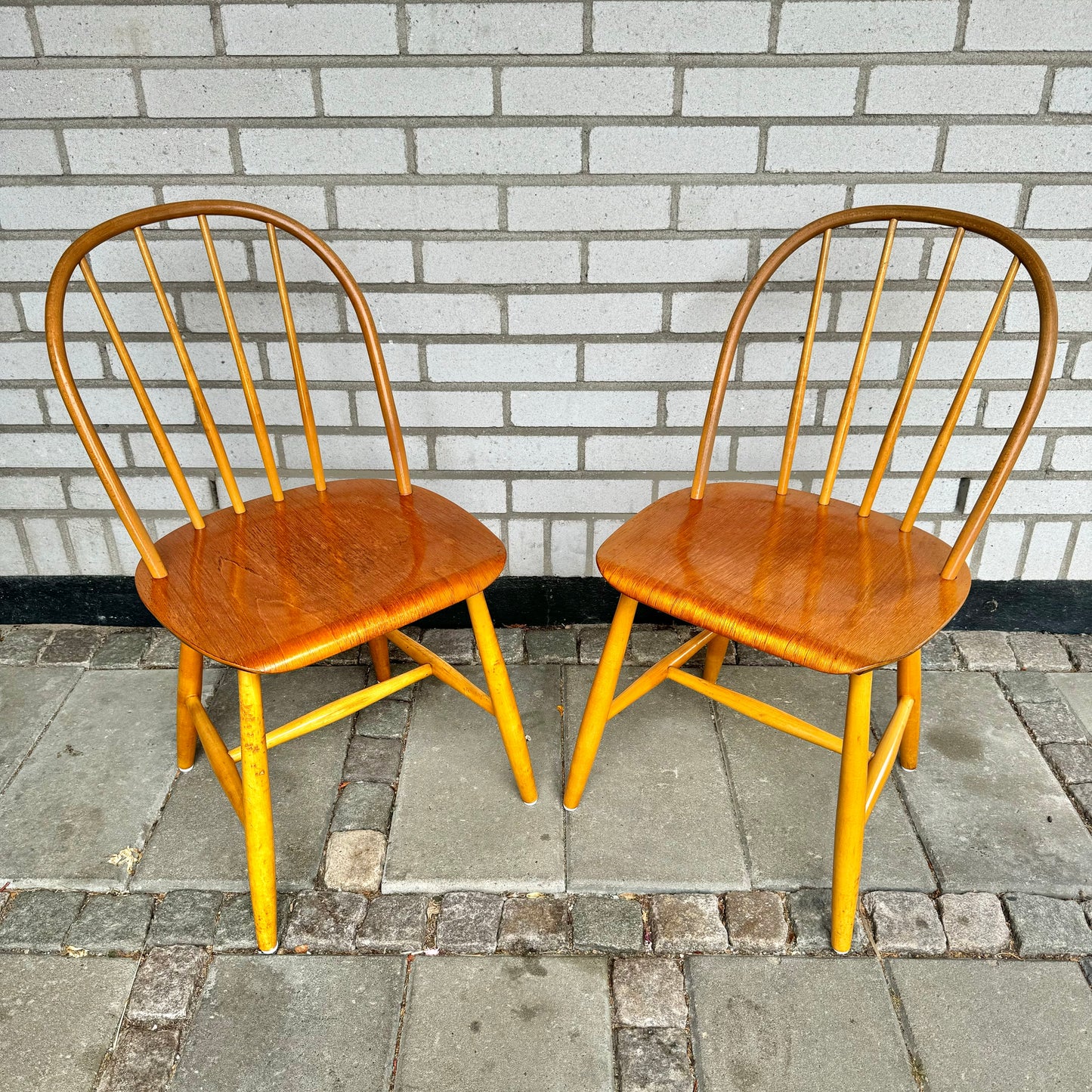 Pair of chairs from Nesto