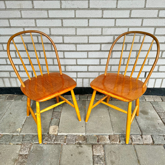 Pair of chairs from Nesto