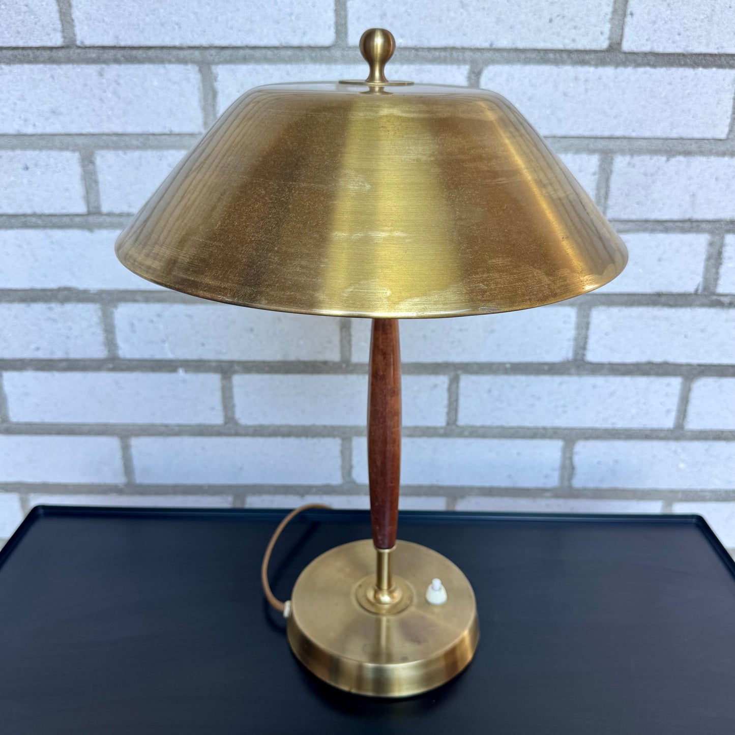 Bordslampa av Einar Bäckström