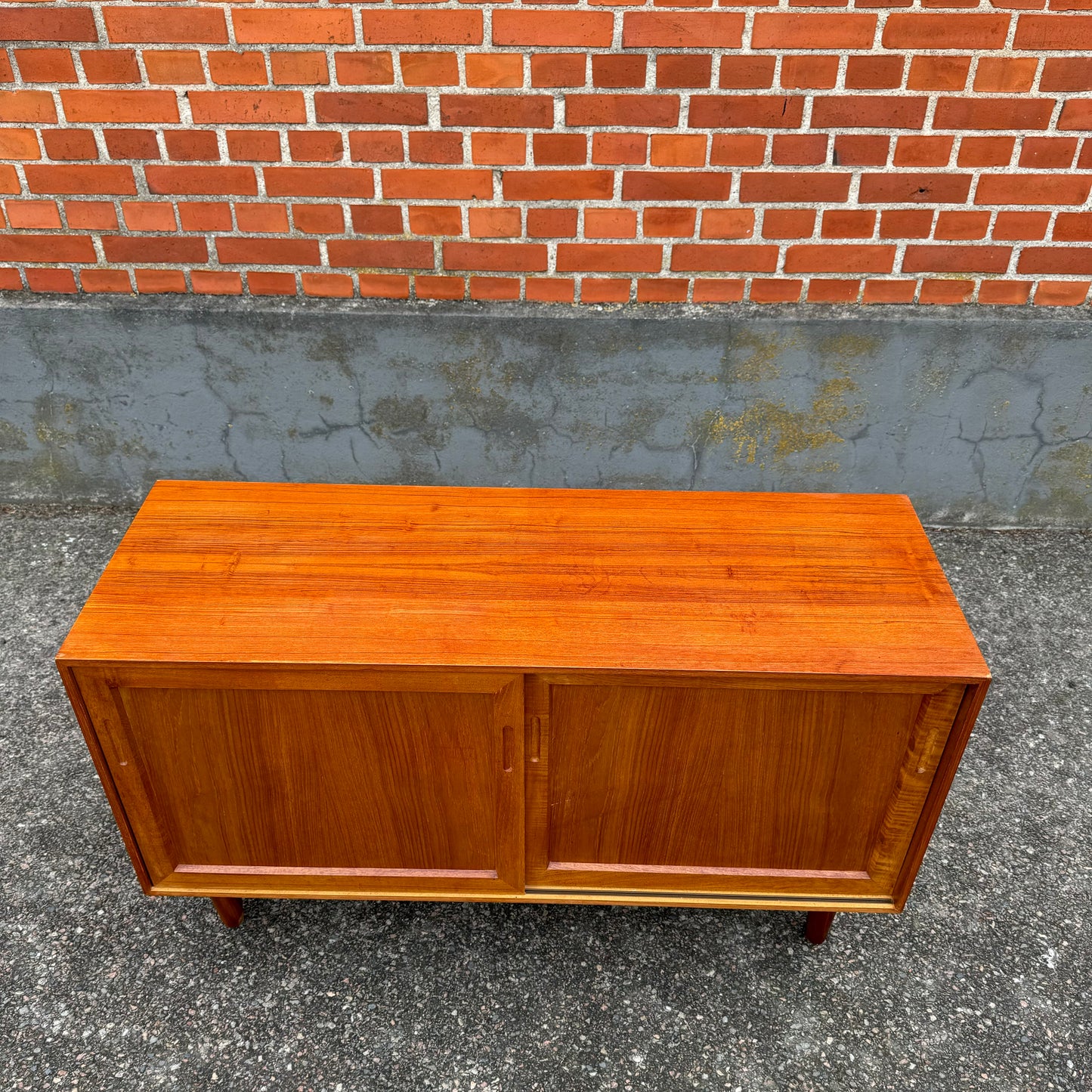 Smaller sideboard in teak