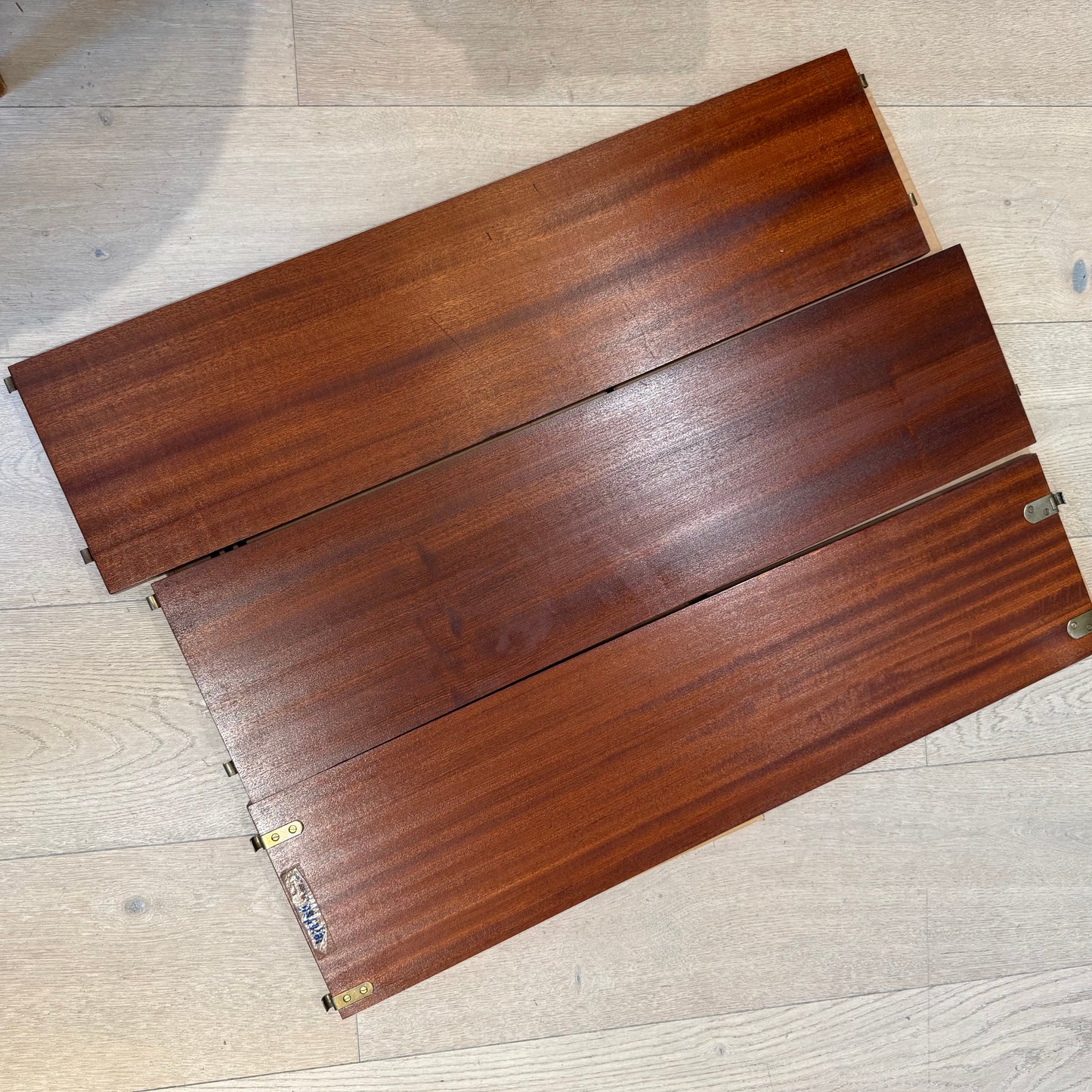 Orginal Stringhylla med vita gavlar