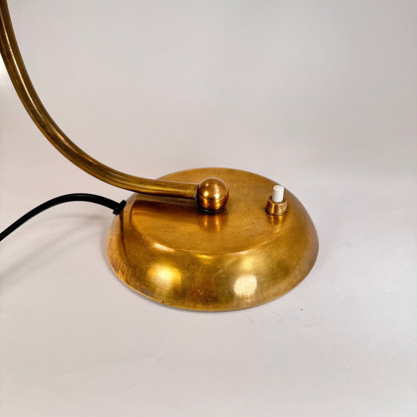 Clam shell table/wall lamp in brass