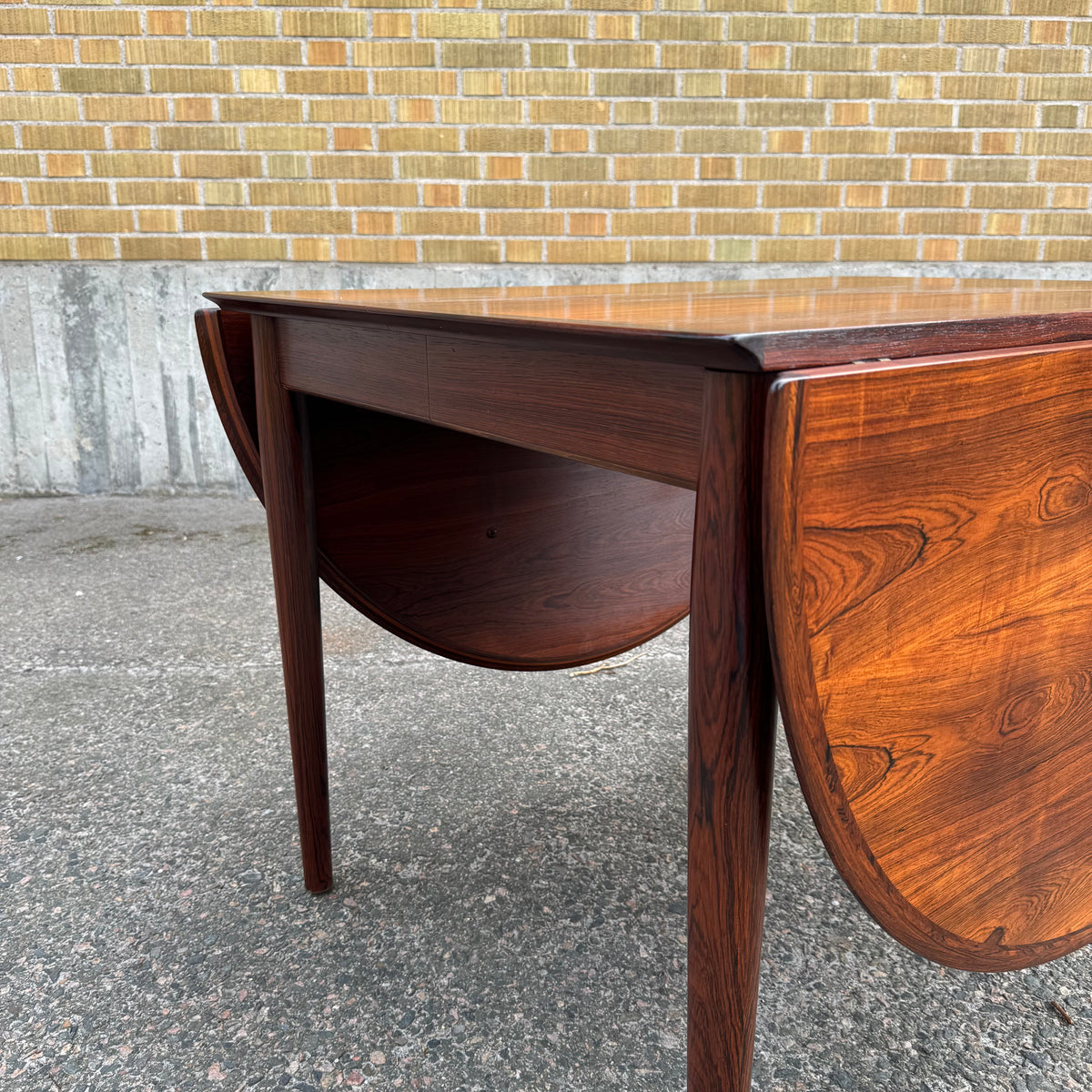 Matbord modell ”227” av Arne Vodder för Sibast Furniture