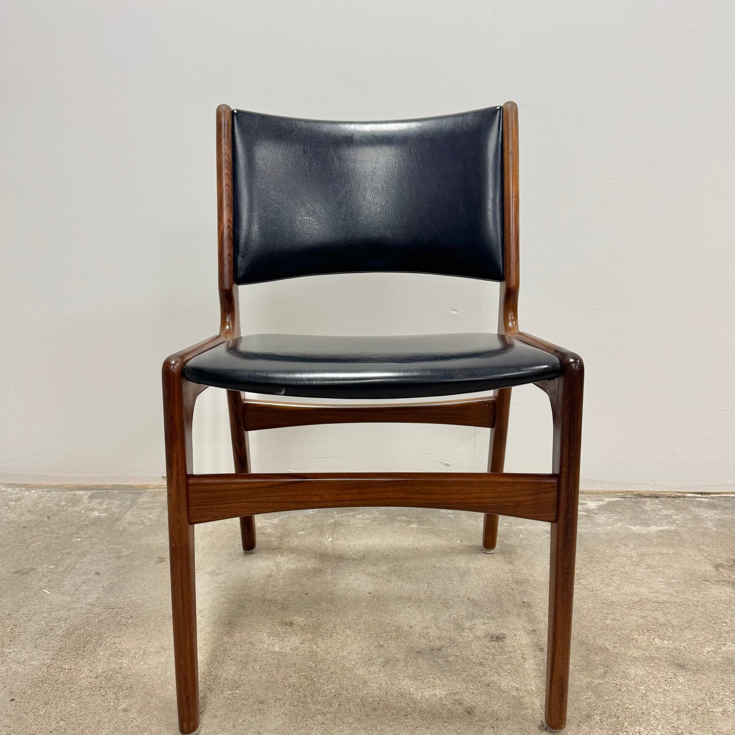 Set med 6st matstolar, modell 89 av Eric Buch