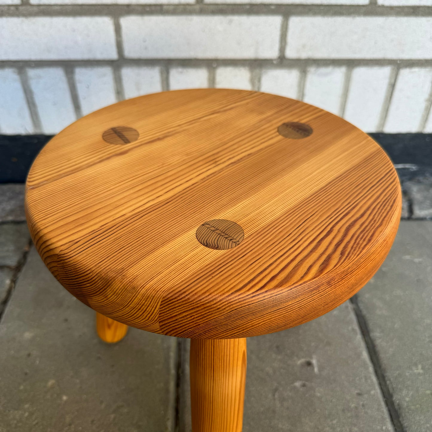 Stool in pine