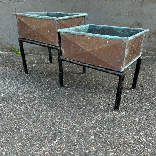 Flower table in copper and steel