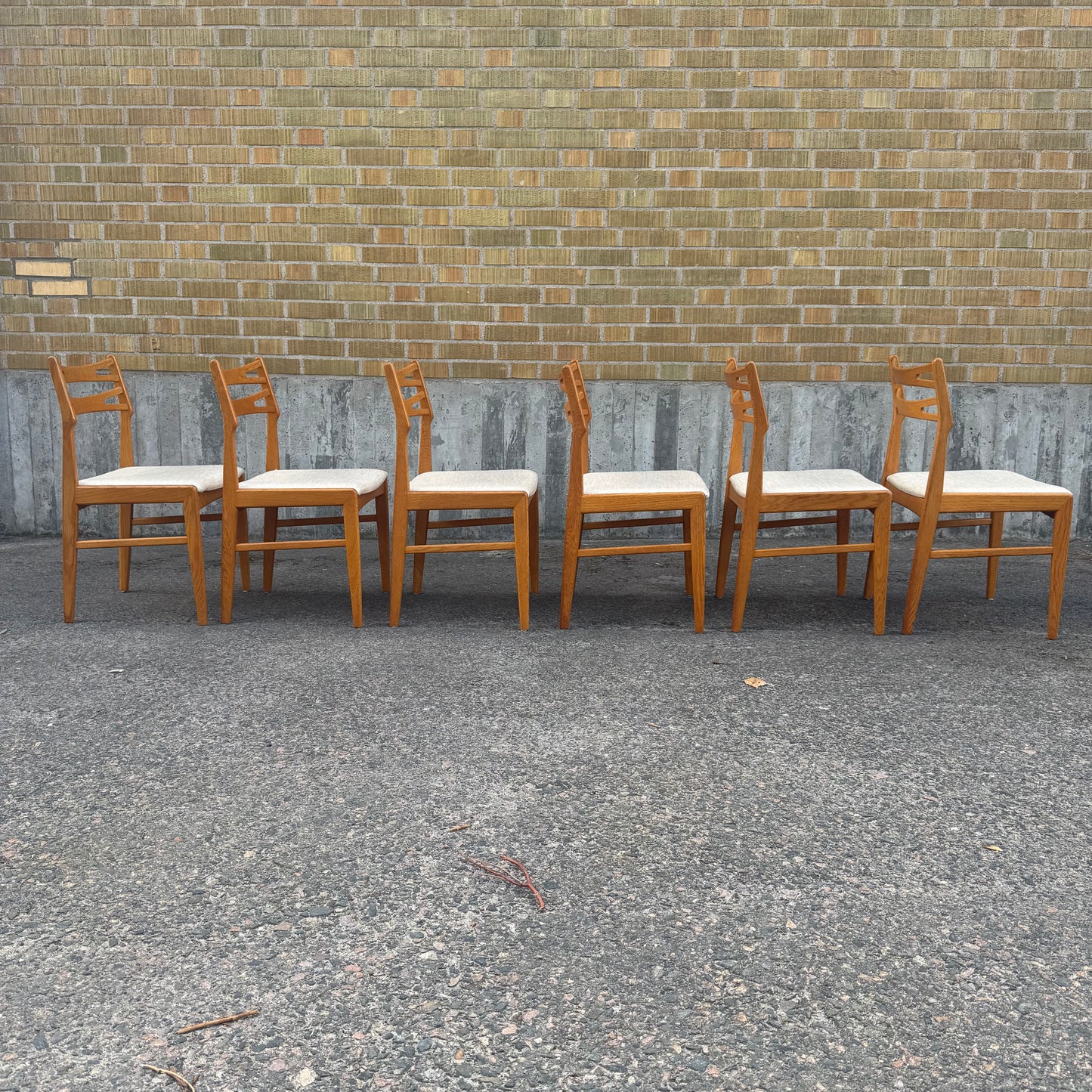 Set med 6st nytapetserade matstolar i ek